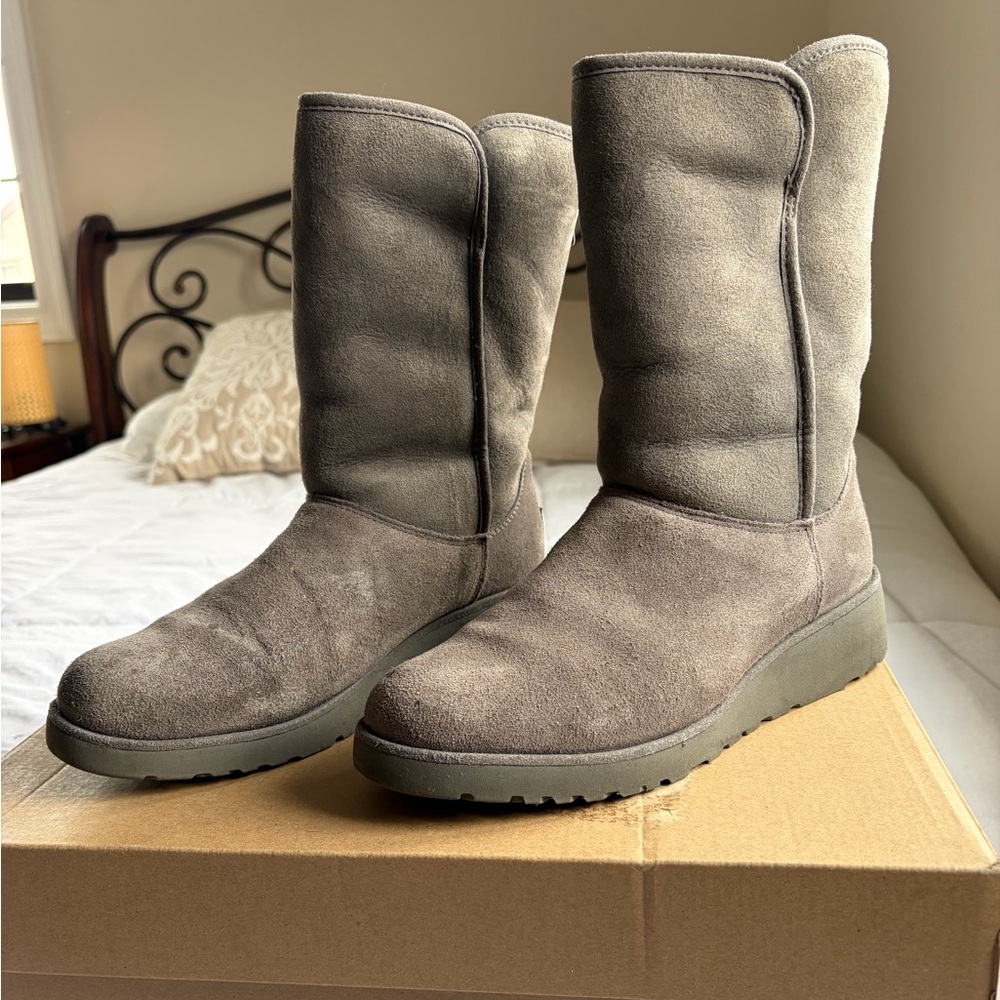 UGG Women's Amie Gray Suede Slim Short Sheepskin Boots - Picture 2 of 7